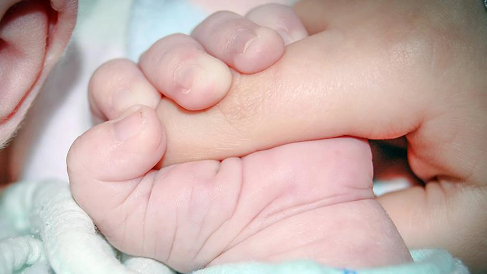 Doğum izinlerinde yeni düzenleme: Anne ve baba adayları dikkat!