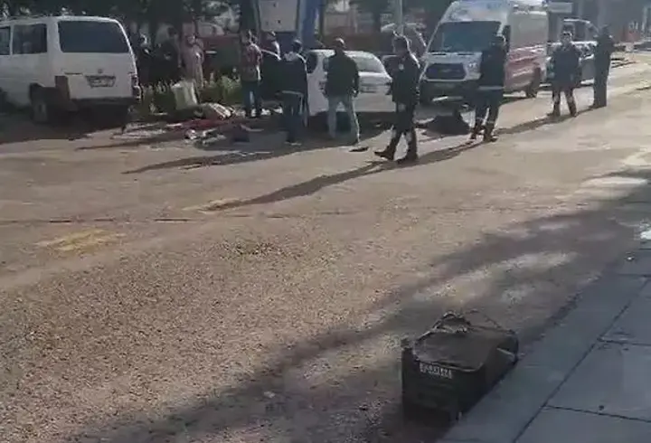 Minibüs ile otomobil çarpıştı: 3'ü ağır, 9 yaralı