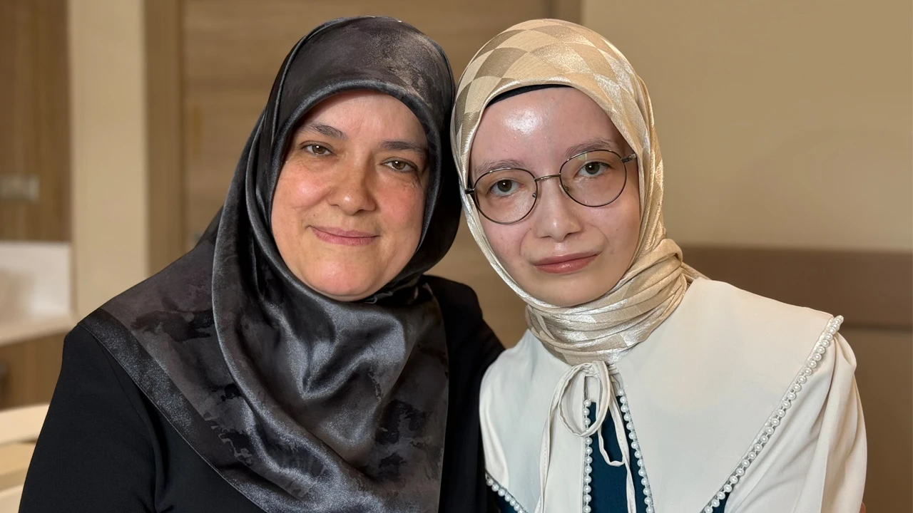 Nadir görülen hastalıkla doğdu, 23 yıl sonra ilk kez gülümsedi
