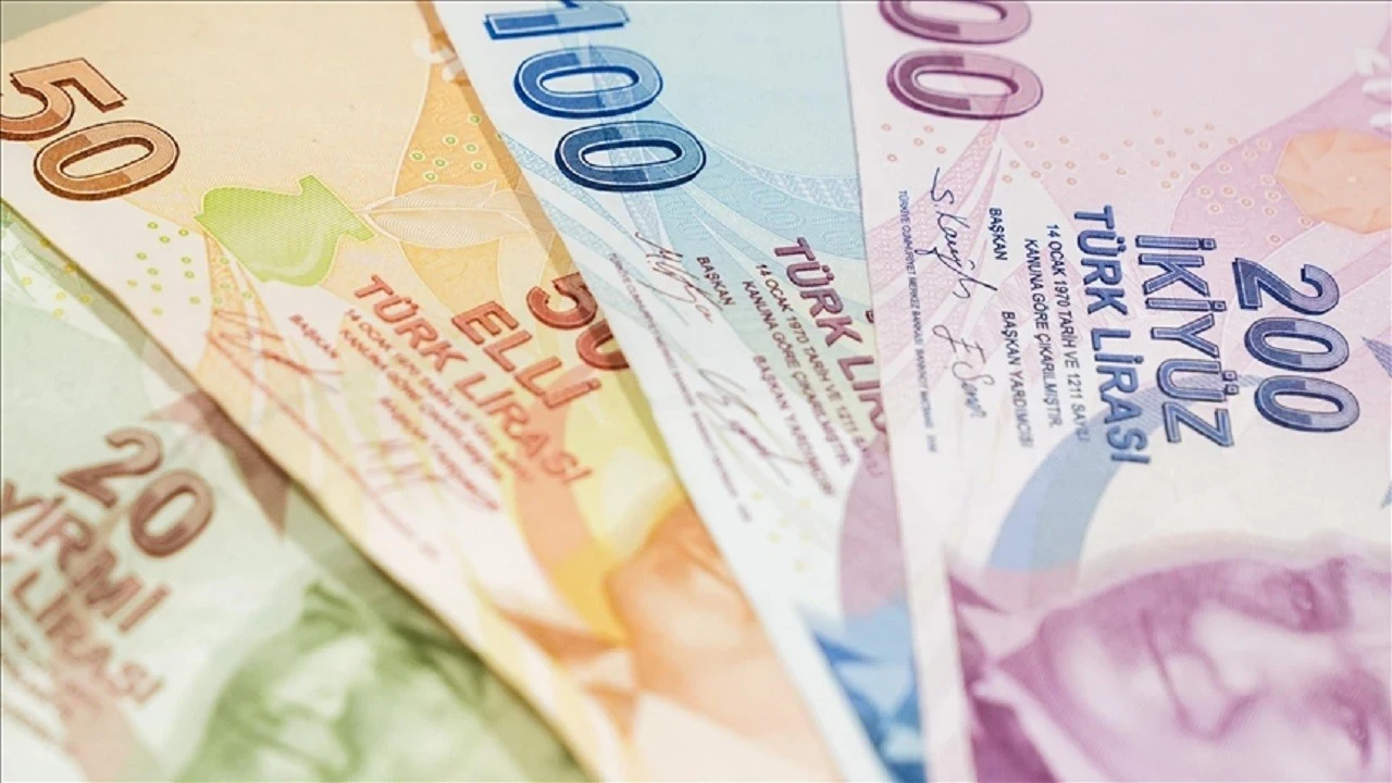 İhtiyaç kredisi faizlerinde yeni oranlar: 200 bin TL'nin geri ödemesi ne kadar oldu? İşte banka banka güncel tablo...