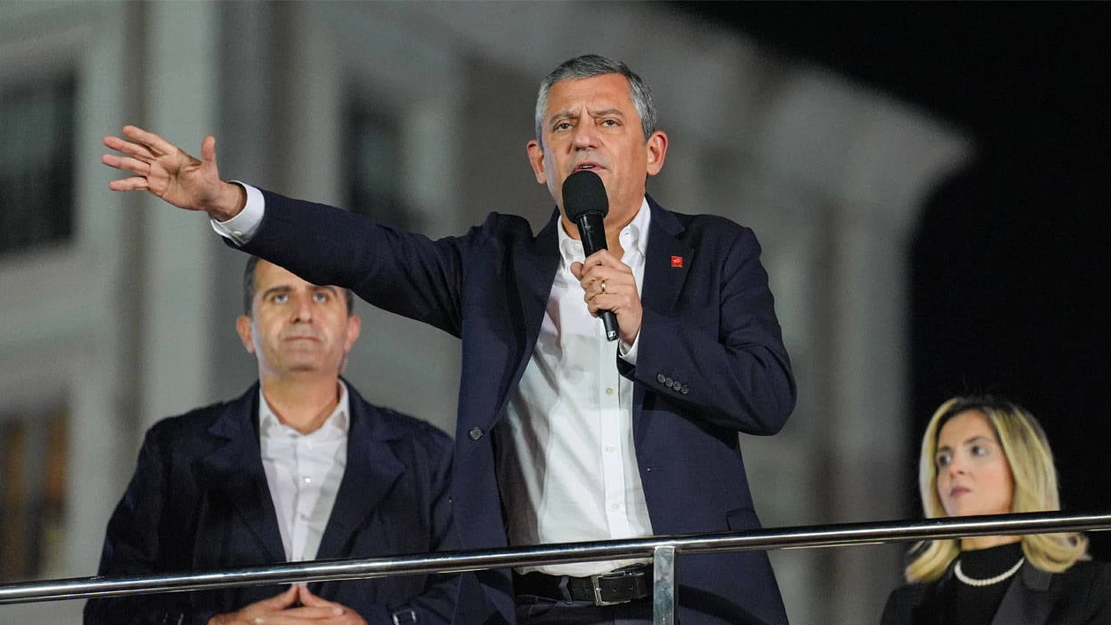 Özgür Özel'den '5,5 milyonluk kırmızı kart bahisi' iddiası... Başsavcılık soruşturma başlattı