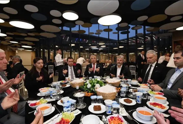Osmangazi Belediye Başkanı Aydın, muhtarlarla iftar sofrasında buluştu