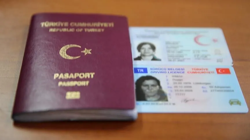 AB Komisyonu'ndan Türk vatandaşlarına Schengen vizesi adımı