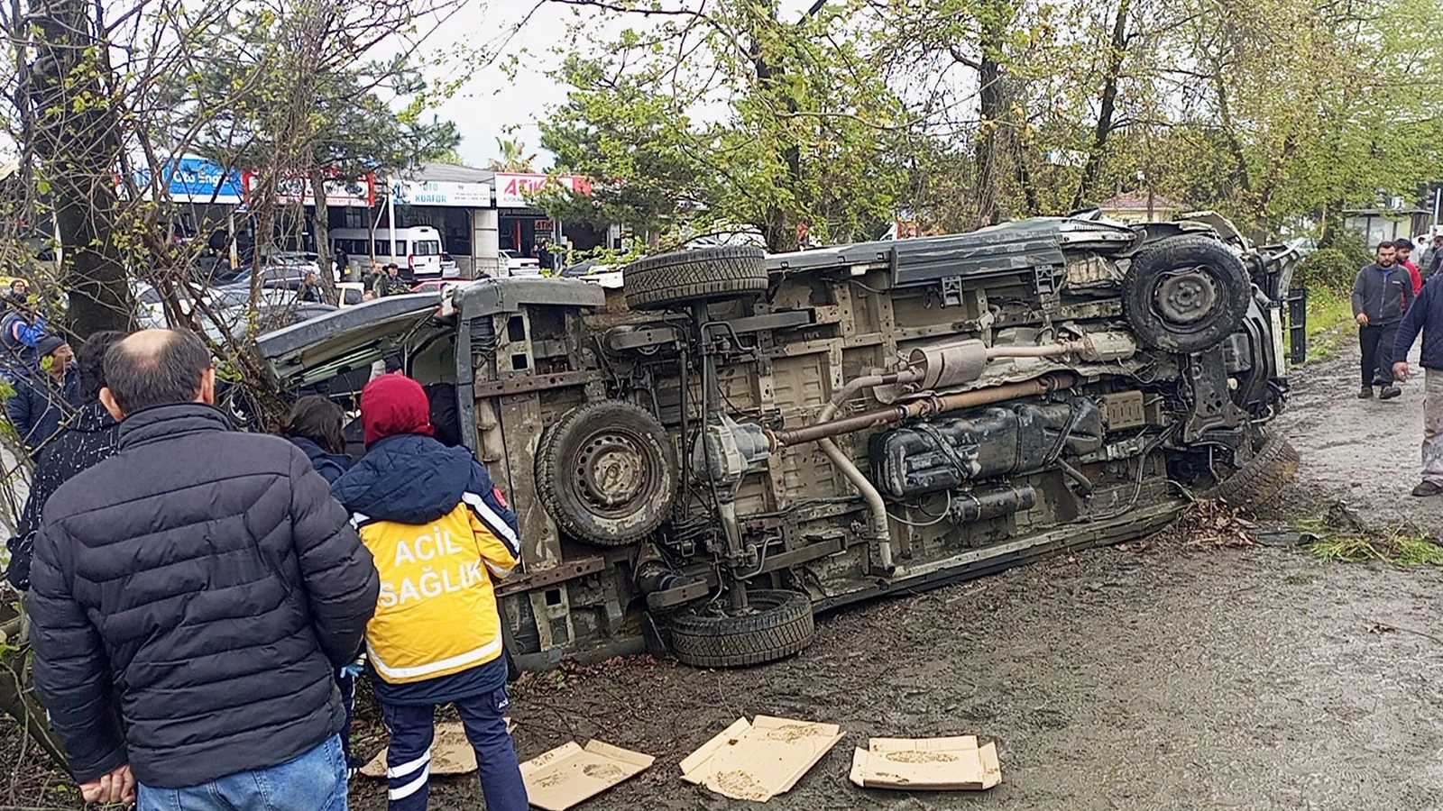 Zonguldak'ta ambulans ile otomobil çarpıştı: 6 yaralı