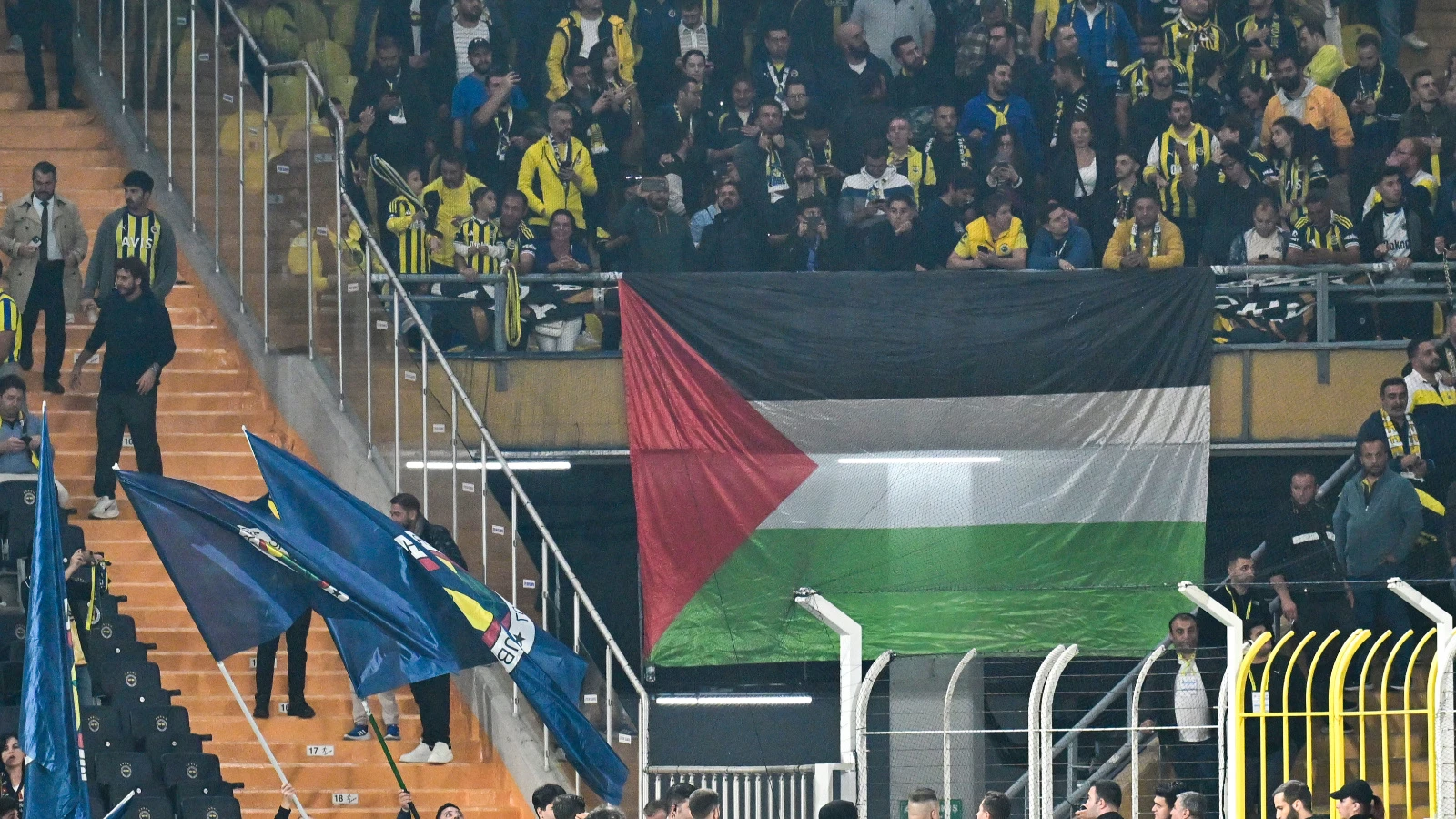 Fenerbahçe tribünlerinden Filistin'e destek