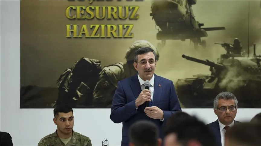 Cumhurbaşkanı Yardımcısı Yılmaz, KKTC'de Mehmetçikle iftar yaptı