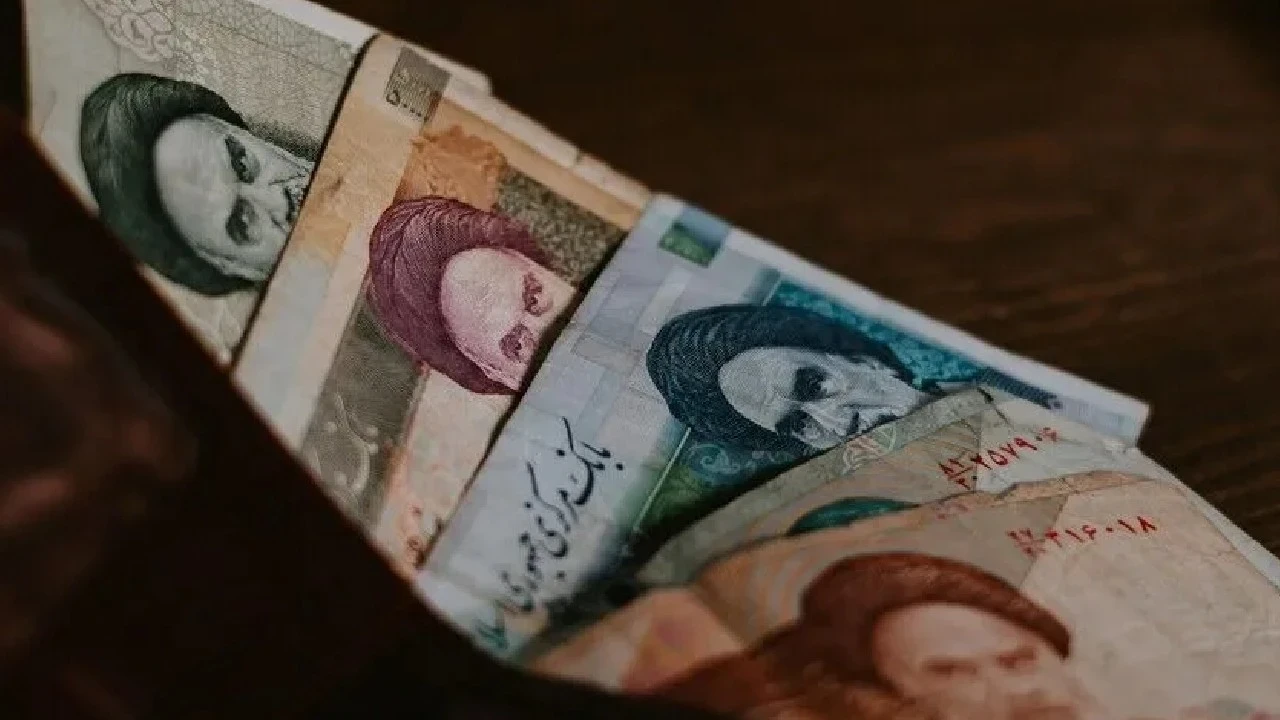 İran riyalinde tarihi çöküş: Dolar 2 milyon sınırına dayandı