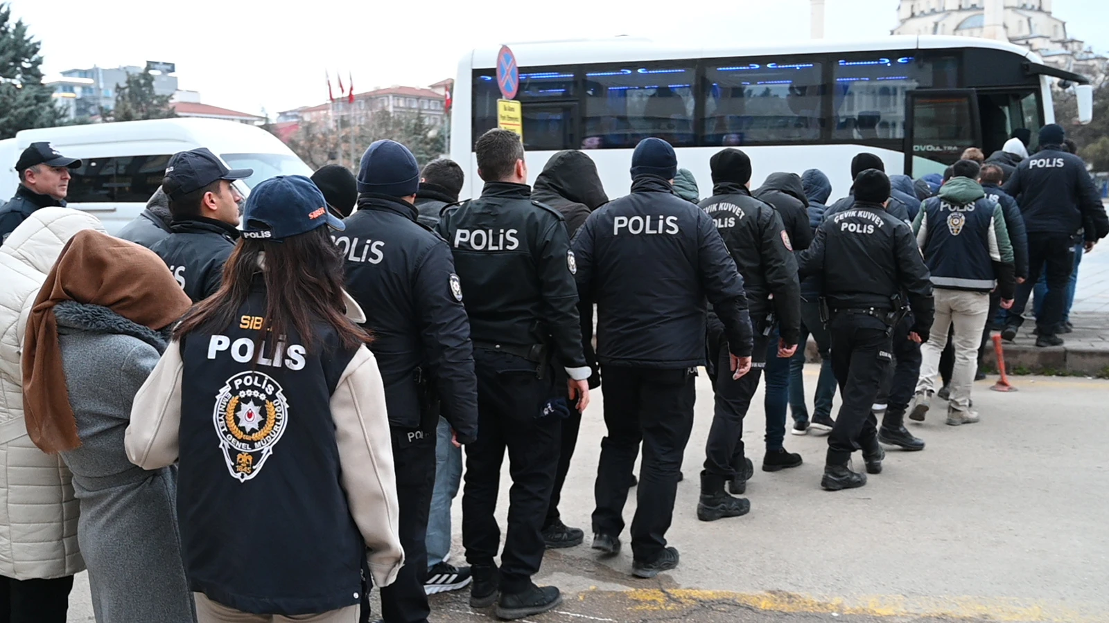Kırıkkale merkezli 3 ilde yasa dışı bahis operasyonu: 25 gözaltı