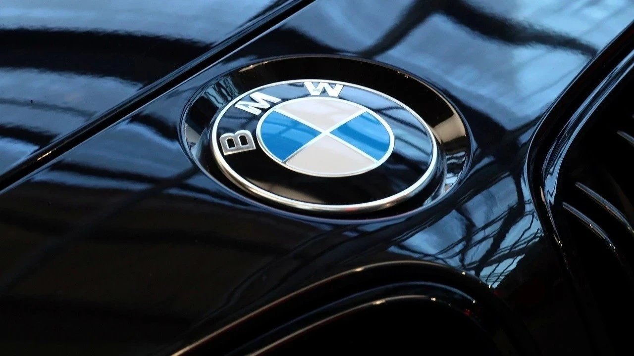 BMW'den dikkat çeken adım! Kazanç beklentisini revize etti