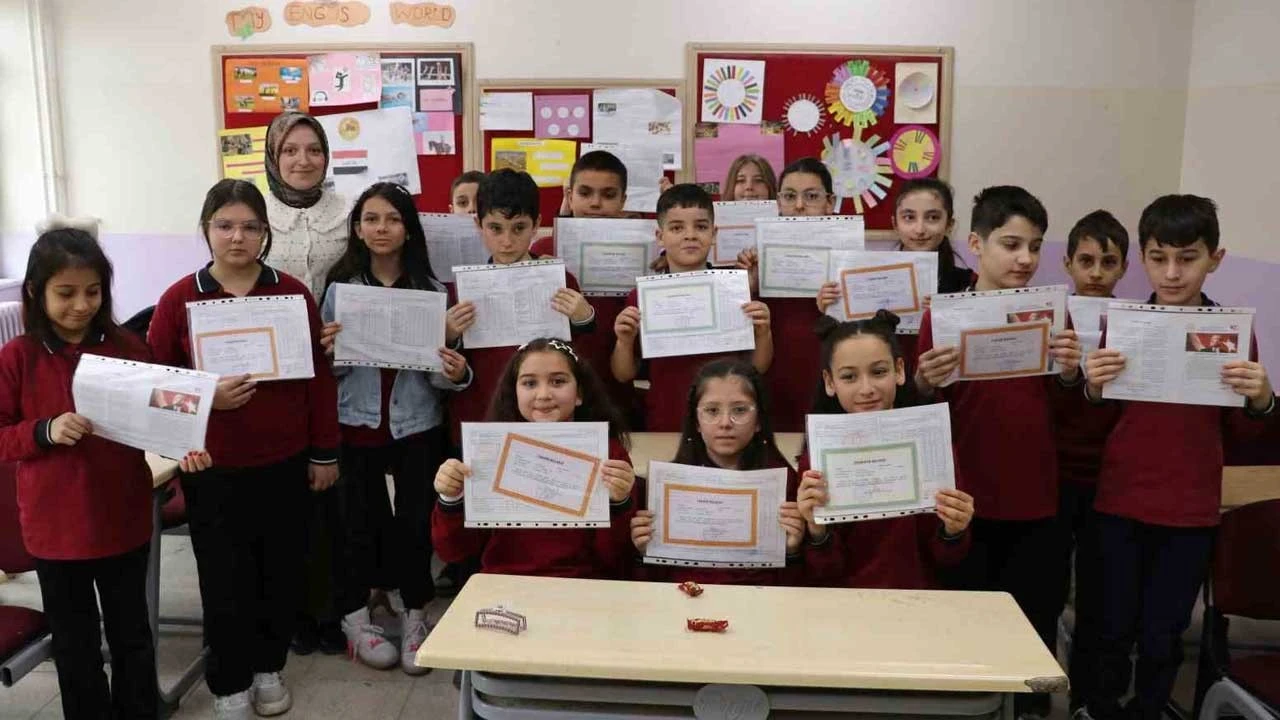 Karne günü serbest kıyafet ile mi gidilecek? Karneler saat kaçta dağıtılacak?