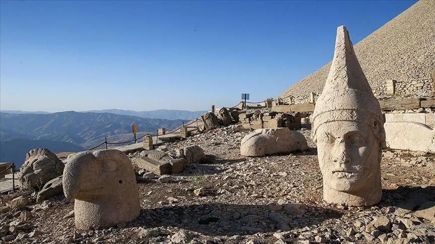 Nemrut Dağı'nı 7 yılda 1 milyon 38 bin kişi ziyaret etti