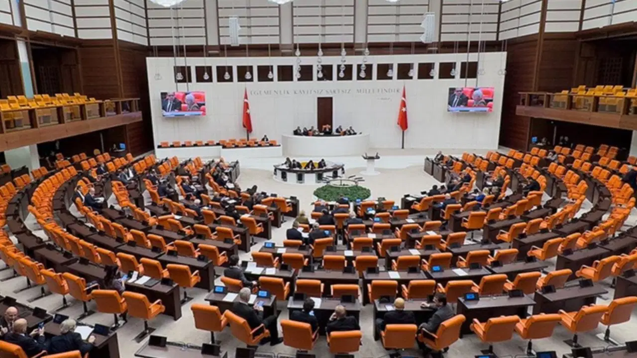 T24 Ve Halk TV Hatırlatıldı... Muhalefetin Basın Ve İfade Özgürlüğü Önergeleri AKP Ve MHP Oylarıyla Reddedildi