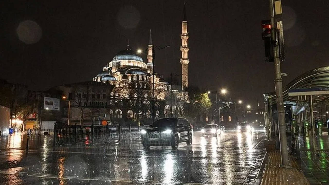 İstanbul'da bazı üniversiteler tatil kararı aldı: Rektörlükler arka arkaya açıklıyor
