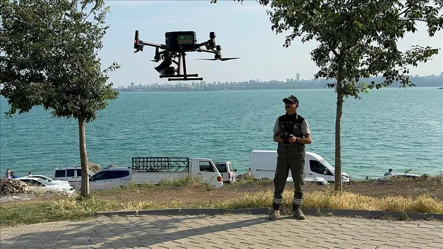 Adana'da piknikçiler orman yangınlarına karşı dronla uyarıldı