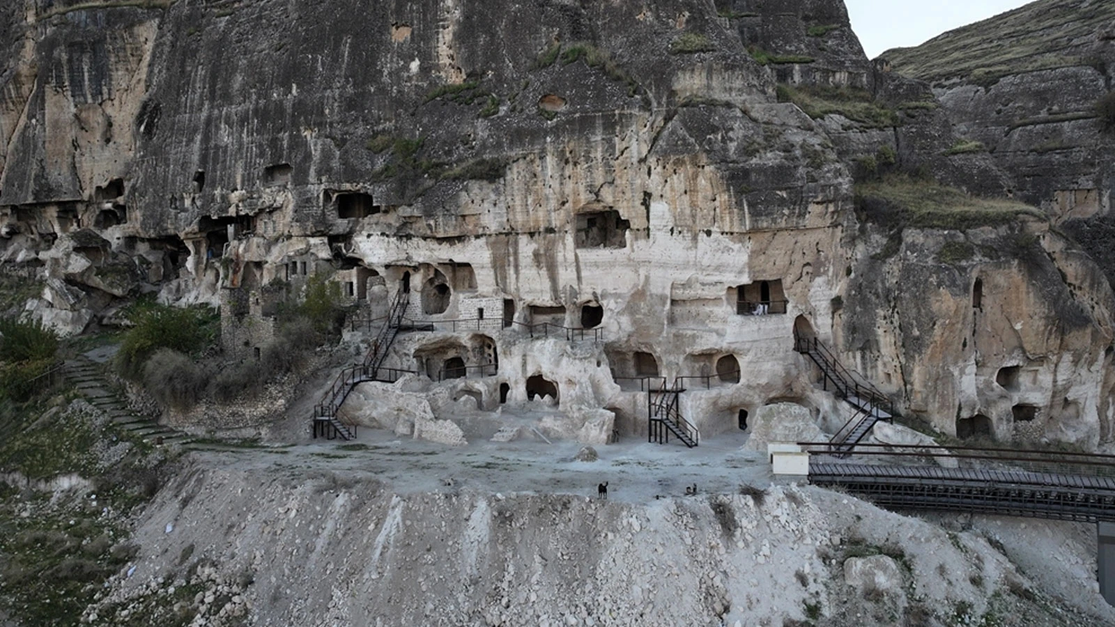 5 bin yıl önce insan eliyle oluşturulmuş! Hasankeyf’teki 10 mağara turizme açıldı