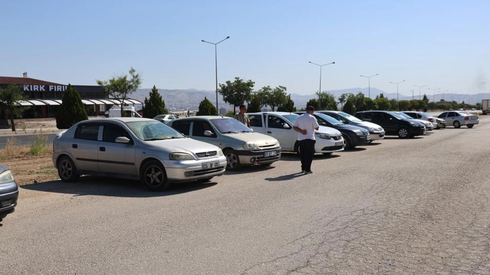 İkinci el oto pazarında araç çok, alıcı yok