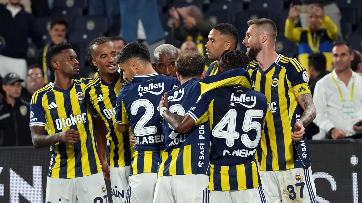 Fenerbahçe'de 11 yıl sonra bir ilk! Yeni transfer rekor kırdı