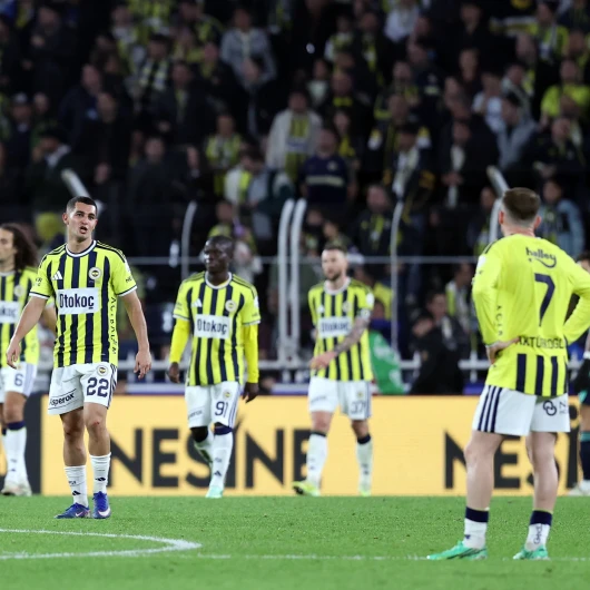 Fenerbahçe Eriyor: Göztepe'ye Evinde Mağlup (1-2)