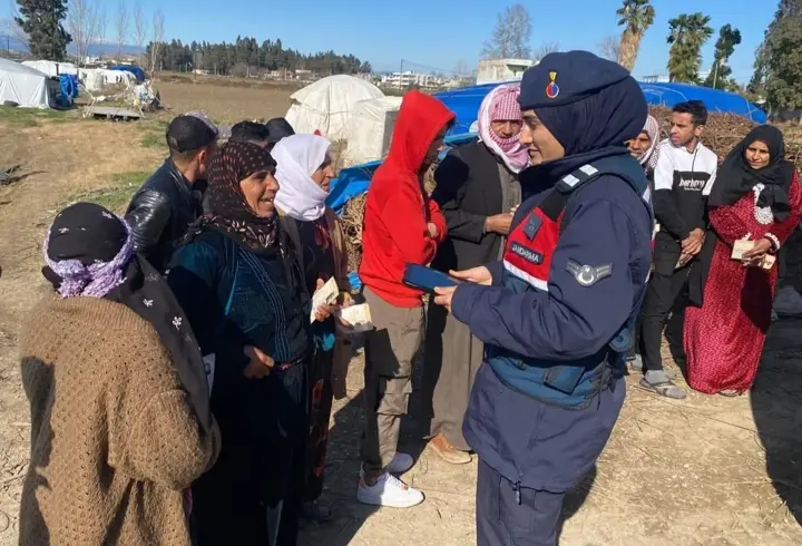 Jandarmadan düzensiz göçmenlere huzur uygulaması