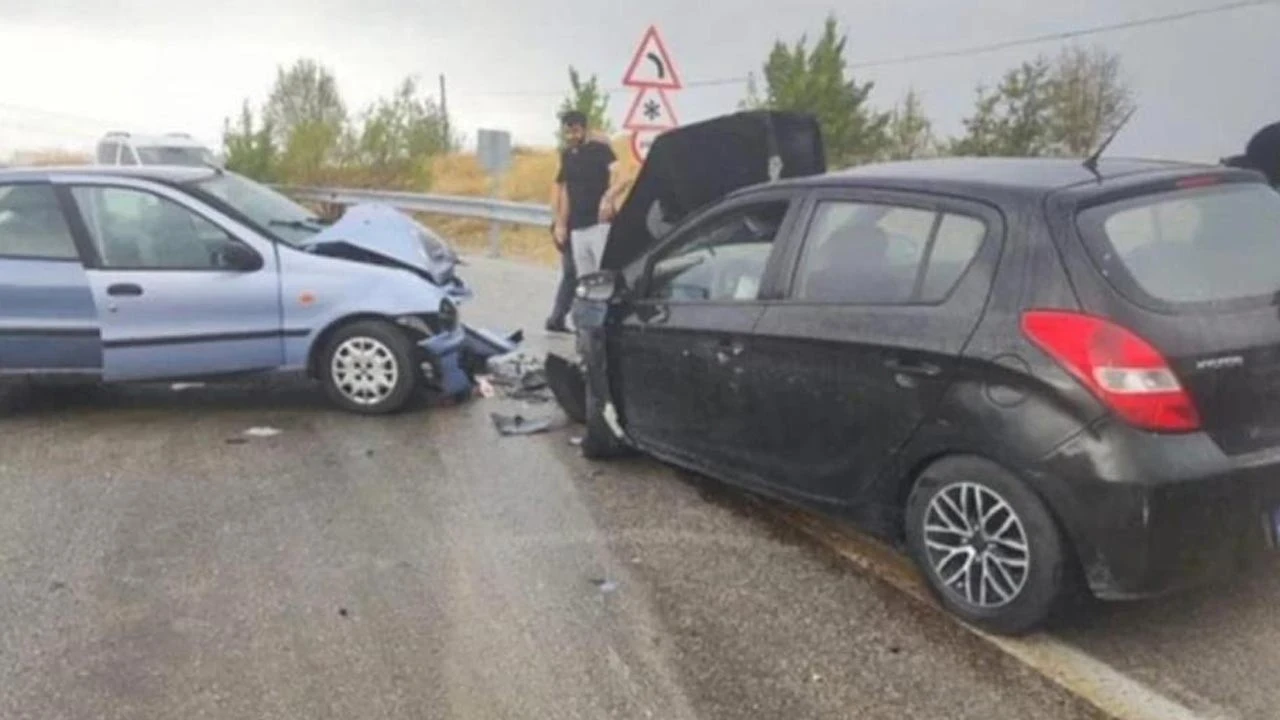 Ankara’da iki otomobil kafa kafaya çarpıştı: 6 yaralı
