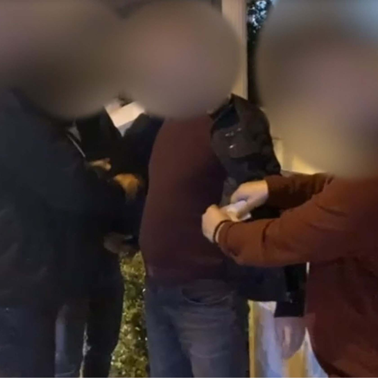 4 bin dolar rüşvet alırken yakalandı
