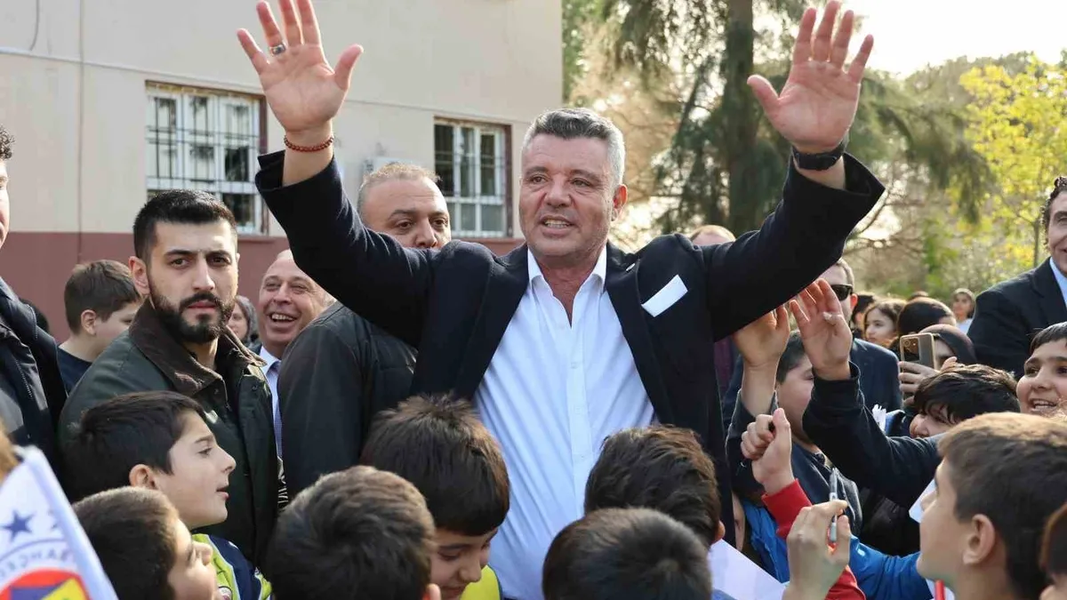 Fenerbahçe Başkanı Sadettin Saran, ilkokul öğrencileriyle bir araya geldi!