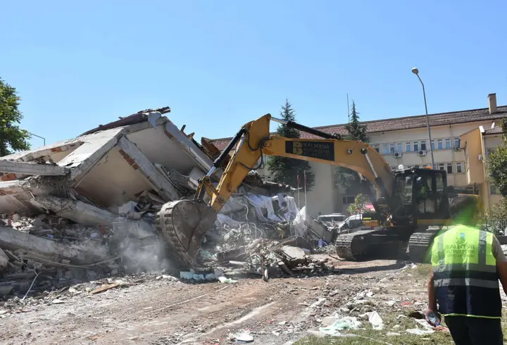 'Günlük deprem sayısı 10'a düştüğünde artçılar bitecek'
