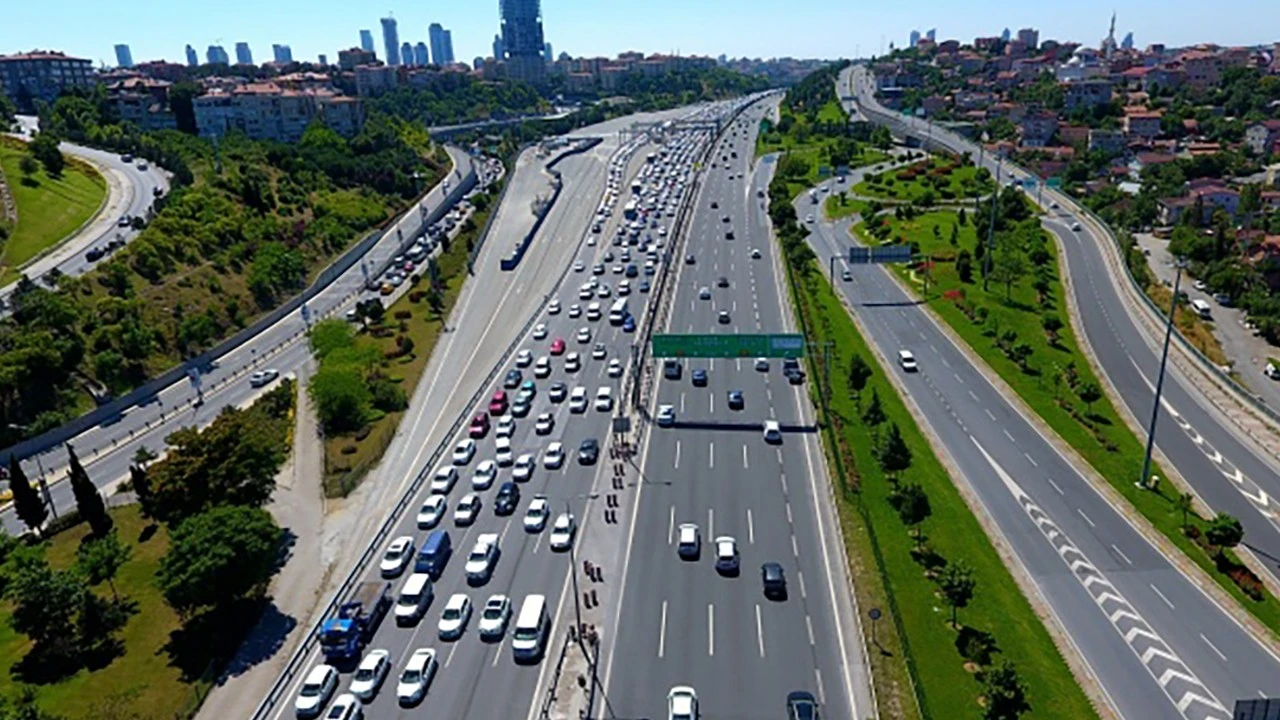 TEM Otoyolu İstanbul yönü sağ şerit geçici olarak trafiğe kapatılacak