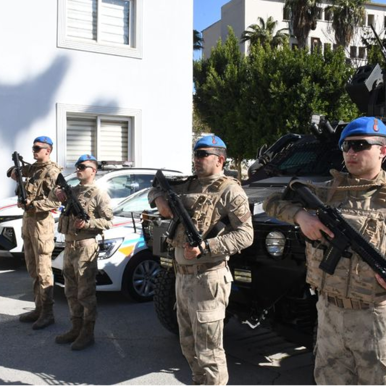 Uyuşturucu satıcılarına şafak operasyonu: 43 gözaltı