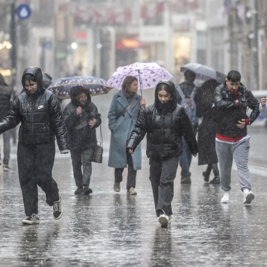 İstanbul'un Da Aralarında Bulunduğu 29 İl İçin Meteorolojik Uyarı! İstanbul, Adana, Antalya, Mersin Ve Muğla