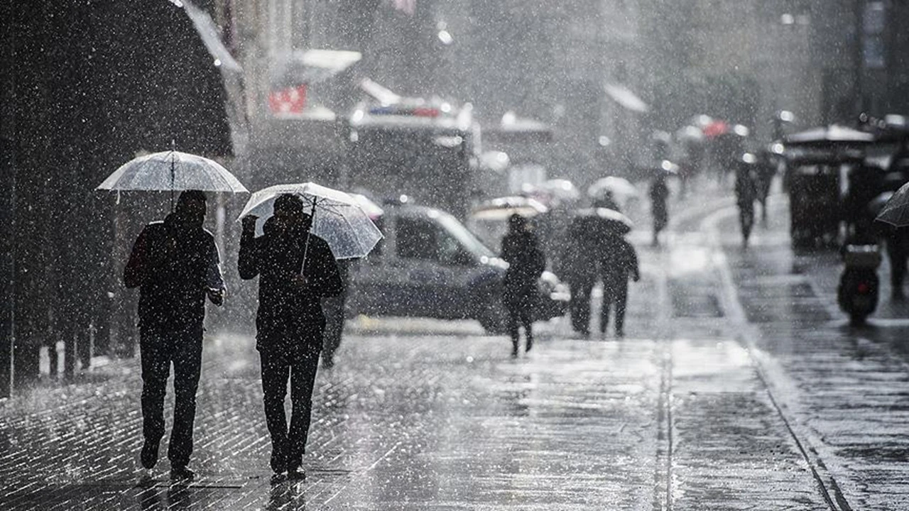 Meteoroloji'den İstanbul dahil birçok il için sağanak uyarısı