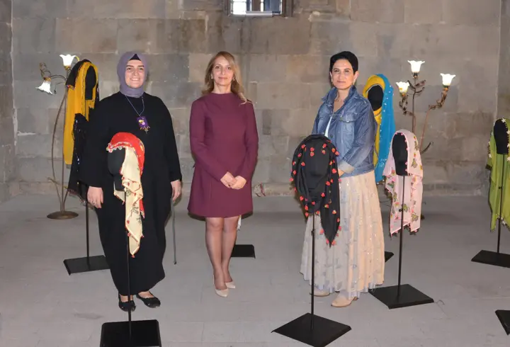 Türkan Şoray kirpiği, oyalarda motif olmuş