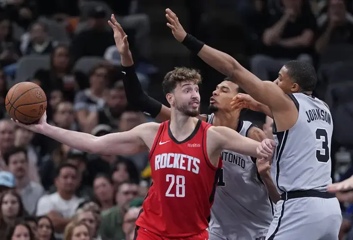 Alperen Şengün'ün performansı da Rockets'ı kurtaramadı: Spurs seriye son verdi