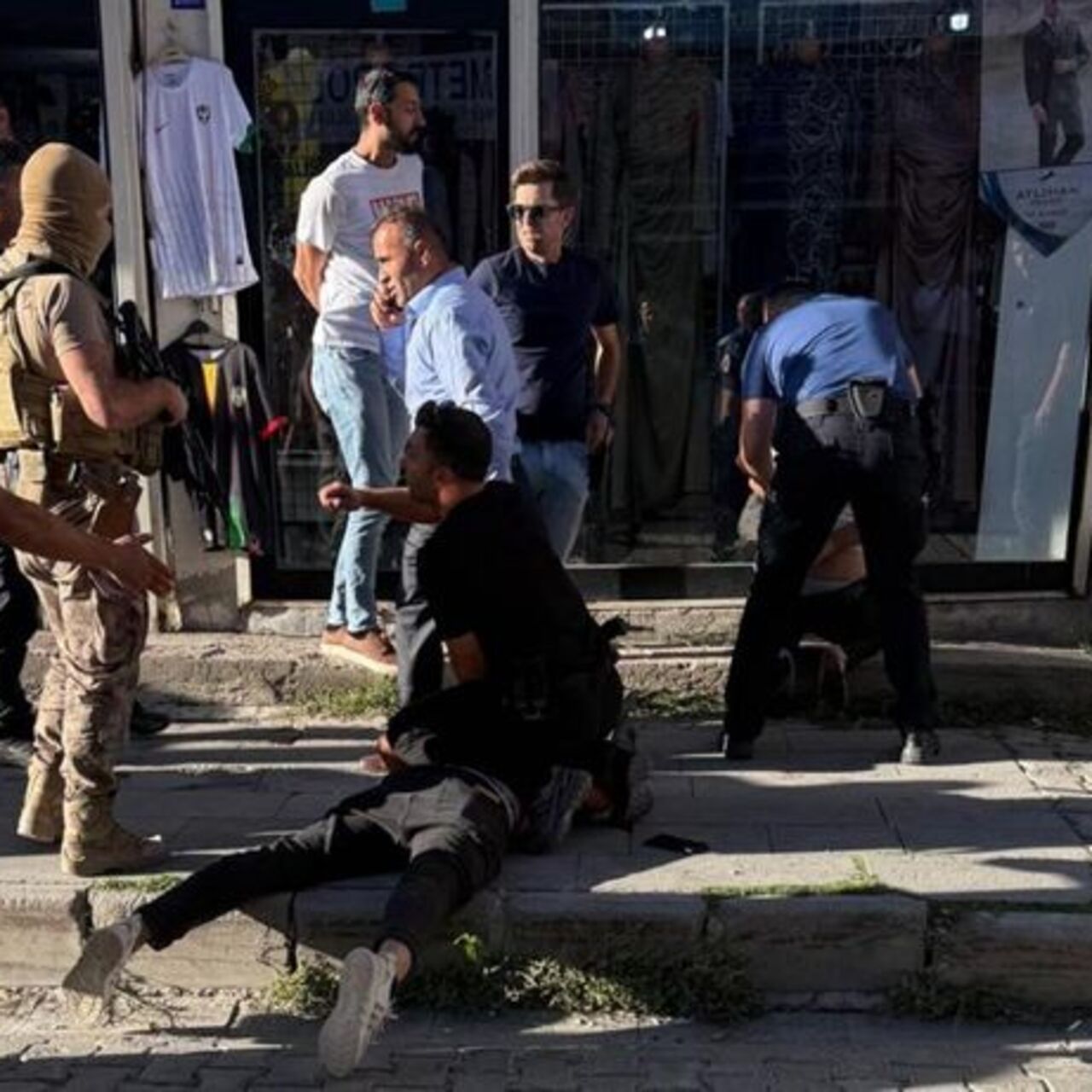 Muş'ta silahlı kavga kanlı bitti: 2 ölü, 3 yaralı
