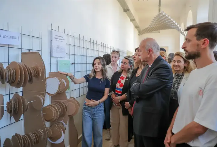 TÜ'de "Geleneksel Projeler Şenliği" kapsamında sergi açıldı
