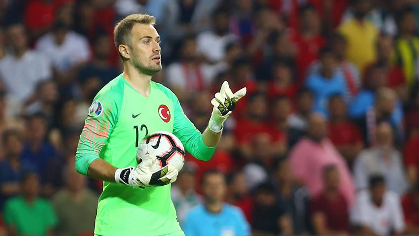 Milli kaleci Mert Günok, Fenerbahçe'de
