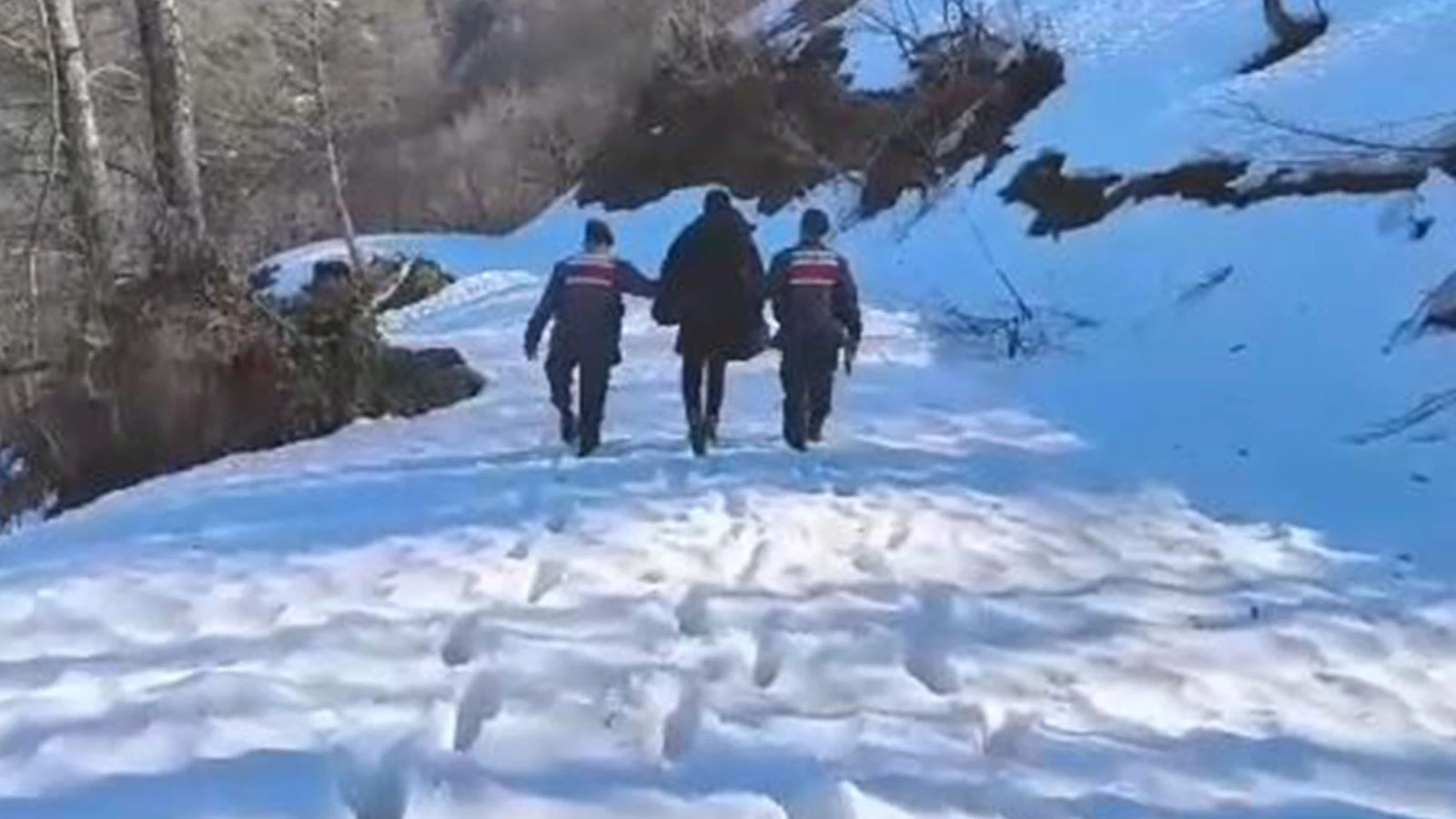 Cezaevi firarisi kaçarken dağda kaybolunca 112'yi arayıp yardım istedi
