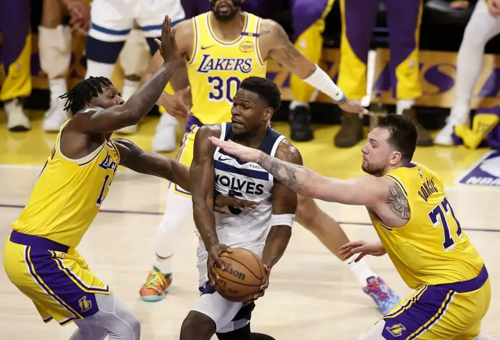 NBA'de Los Angeles Lakers, Minnesota Timberwolves serisine eşitlik getirdi