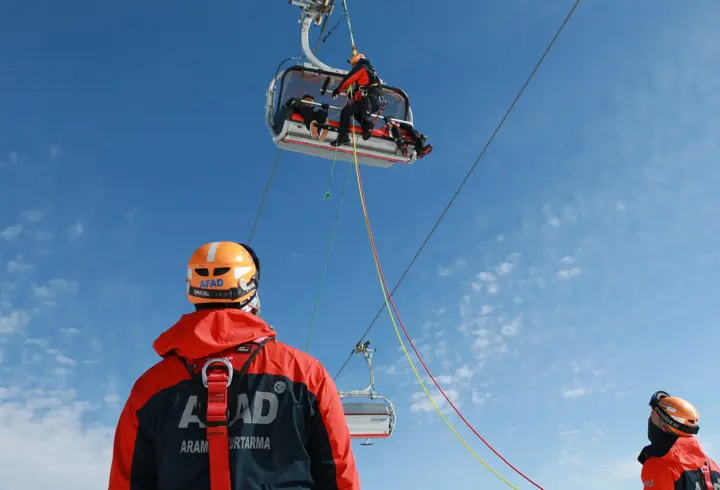 Yıldız Dağı Kayak Merkezi'nde arama-kurtarma tatbikatı