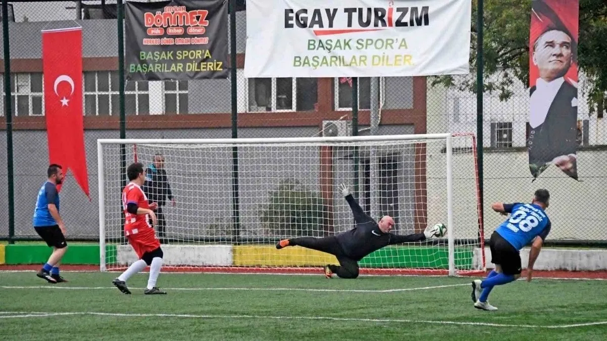 Osmangazi’de geleneksel halı saha turnuvası devam ediyor!