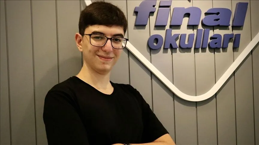 Yabancı Dil Testi'nde 5'inci olan Atakan'ın hedefi doktor olmak
