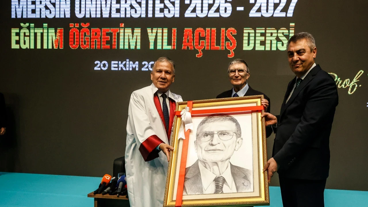 Nobel Ödüllü Türk Akademisyen Aziz Sancar, Mersin'de Öğrencilerle Bir Araya Geldi