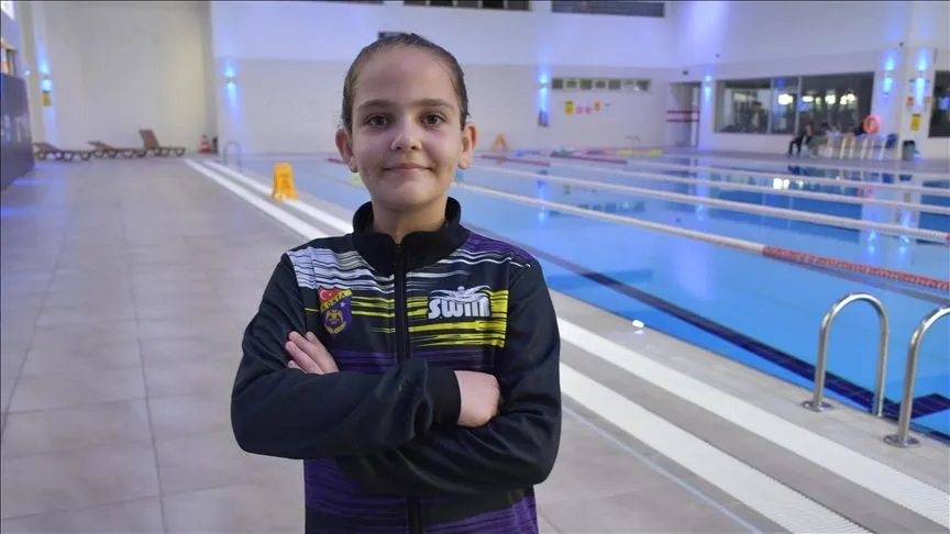 Biyonik kulakla duyan Aybüke yüzmede milli takımı hedefliyor