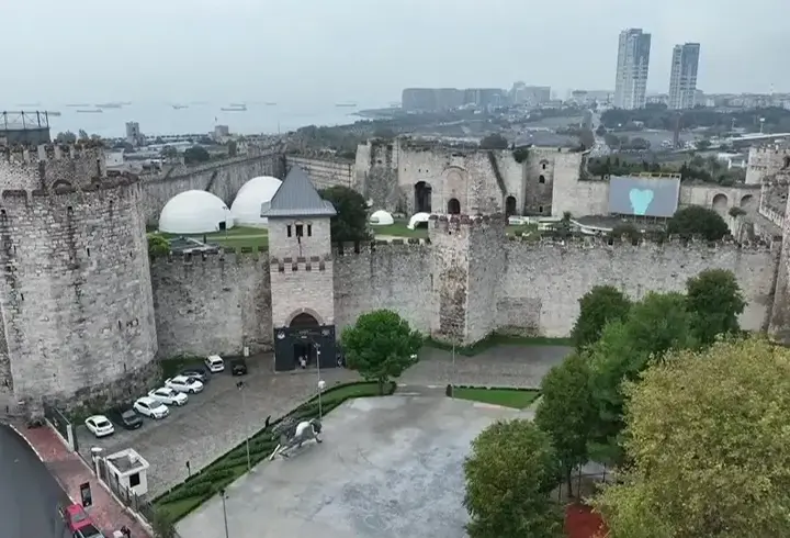 Gizemli işaretler, semboller... Yedikule Zindanları'nda tarihin izleri!