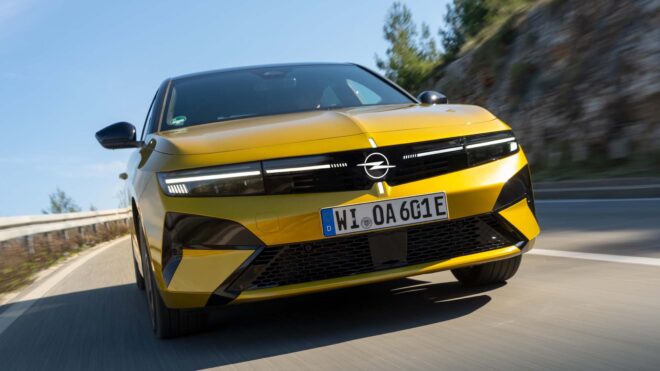 Yenilenen Opel Astra nisan ayında Türkiye’de satışa sunulacak