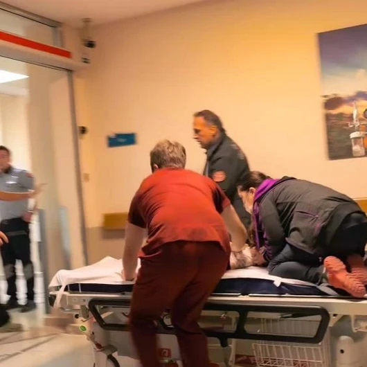 Bursa'da Sedye Üzerinde Minik Bebeği Hayata Döndürme Çabası Kamerada