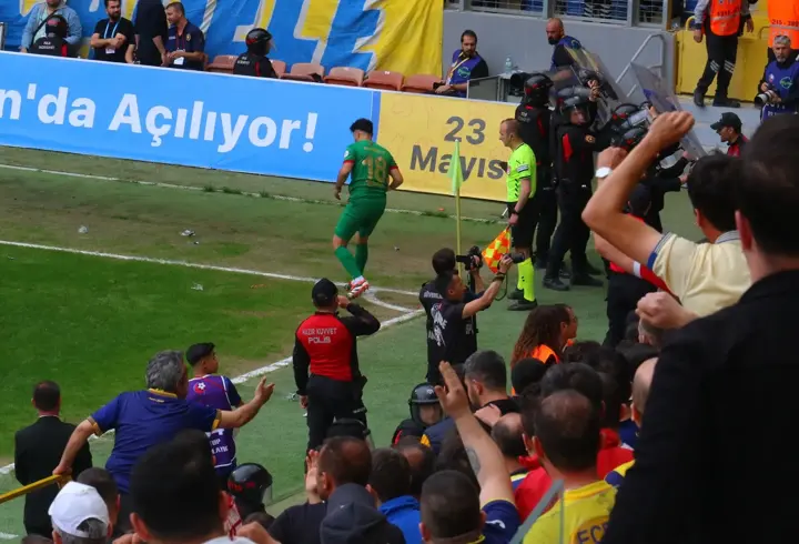 MKE Ankaragücü - Amed Sportif Faaliyetler maçı olaylarla başladı