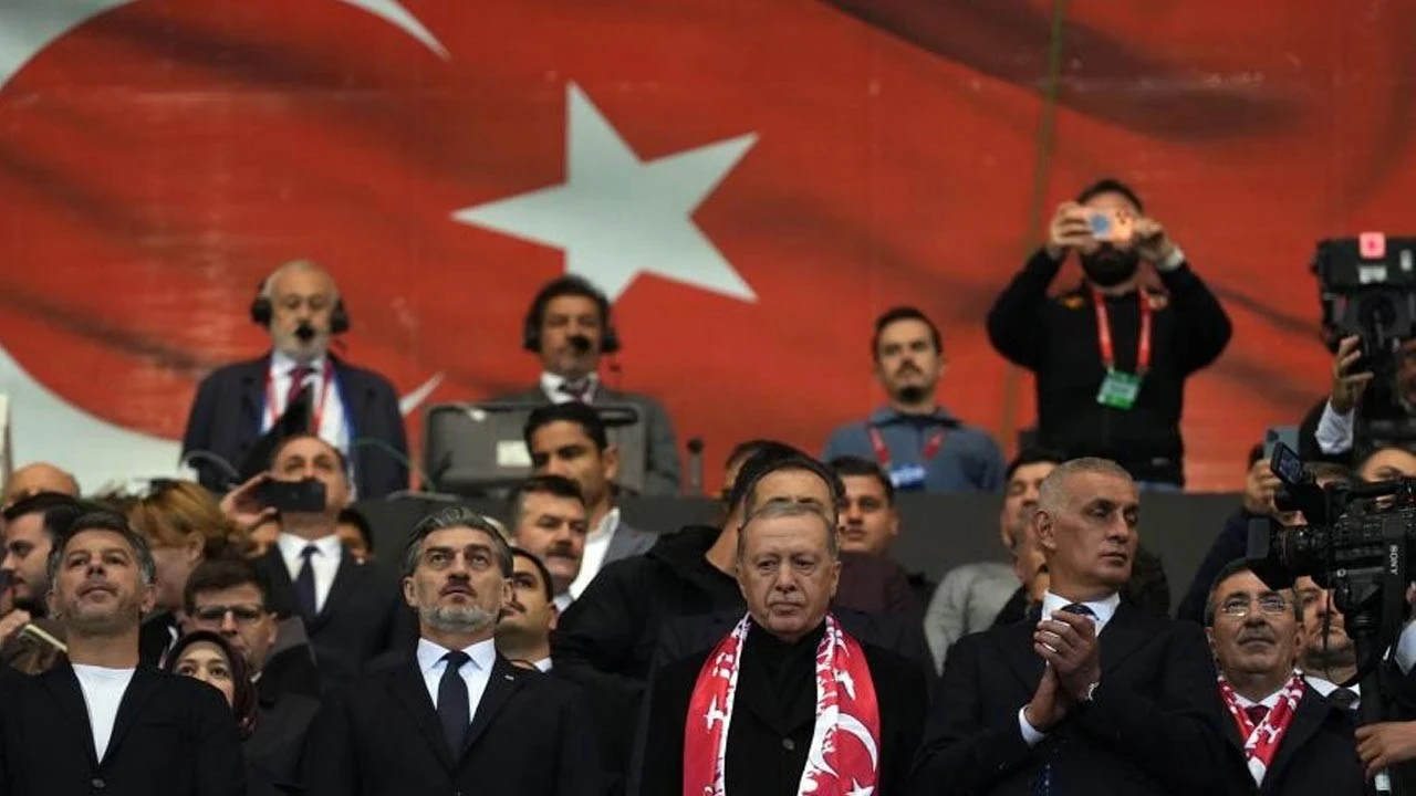 Cumhurbaşkanı Erdoğan, Türkiye - Gürcistan maçını tribünden izledi