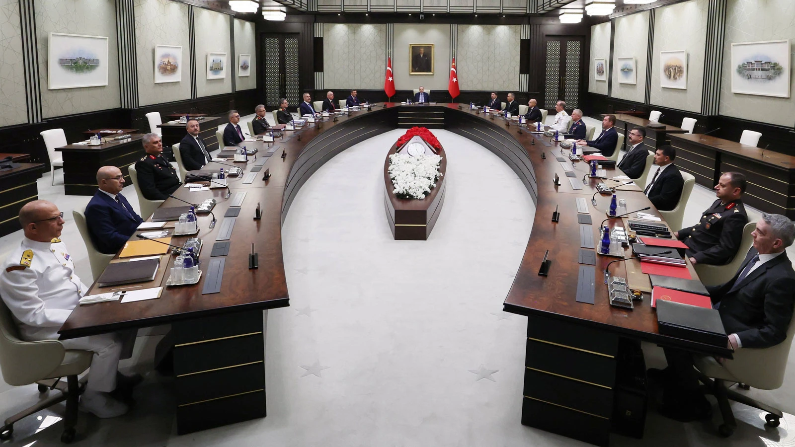 MGK'dan 8 maddelik bildiri: Terör duvarı tamamen yıkılacak