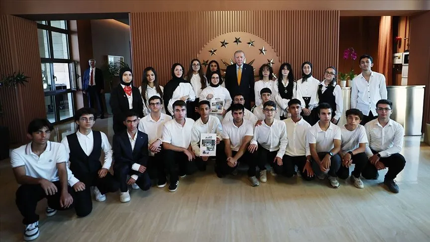 Cumhurbaşkanı Erdoğan, "Maziden Atiye" programı kampına katılan öğrencileri kabul etti